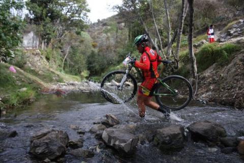 Recorren ciclistas circuito a campo traviesa en Quiahuixtlán imagen 4