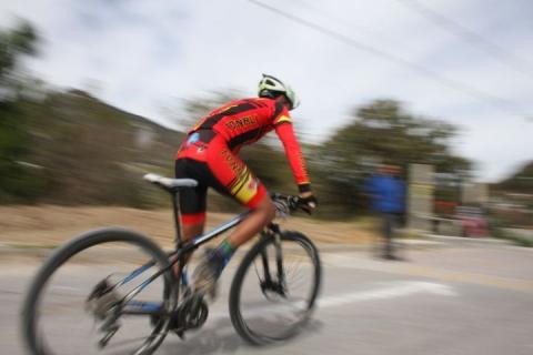 Recorren ciclistas circuito a campo traviesa en Quiahuixtlán imagen 6