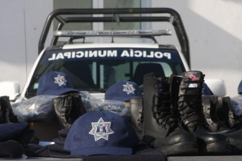 Entrega Totolac uniformes a policías y paramédicos y confirma aumento a salario imagen 1