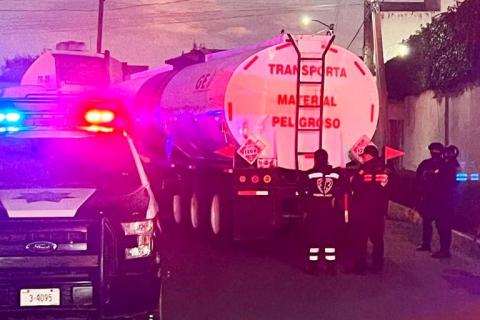 Evitan policías municipales de Huamantla el tránsito de material peligroso en calles del centro imagen 1