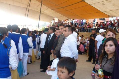 Inaugura alcalde de Apetatitlán Feria de San Matías Tepetomatitlán 2014 imagen 2