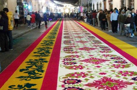 Miles de visitantes en riesgo en la “Noche en que nadie duerme” en Huamantla imagen 2