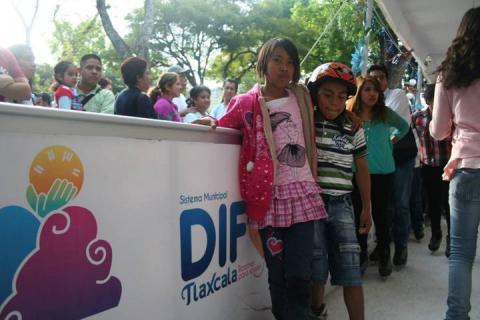 Invita ayuntamiento de Tlaxcala a disfrutar pista gratuita de hielo imagen 4