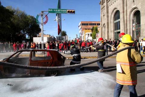 Participan Importantes Instituciones en Desfile de Protección Civil Apizaco imagen 5