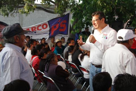 Se compromete Marco Mena con conservar la cultura otomí