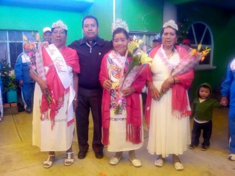 Enaltecen a Trinidad Tlachi como Reina de los Abuelos imagen 1