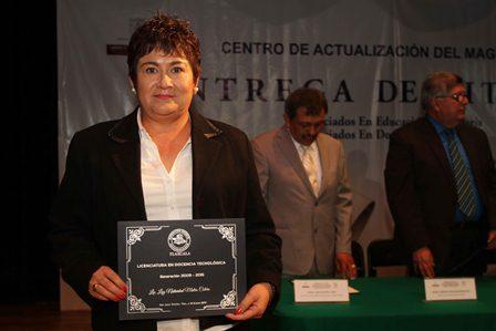 Entrega CAM 133 títulos de licenciatura a docentes de Tlaxcala