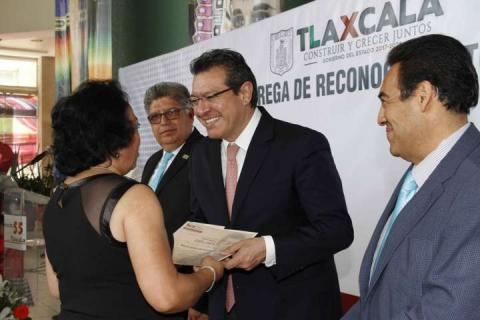 Reconocen Mena y SNTE a maestros con más de 30 años de servicio imagen 2