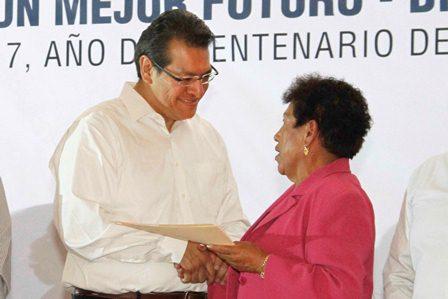 Maestros contribuyen a construir un mejor Tlaxcala: Mena