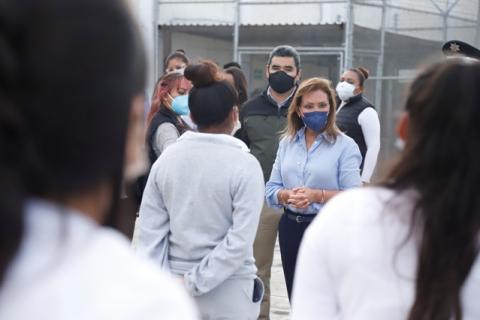 Lorena Cuélla visita Cereso femenil de Apizaco