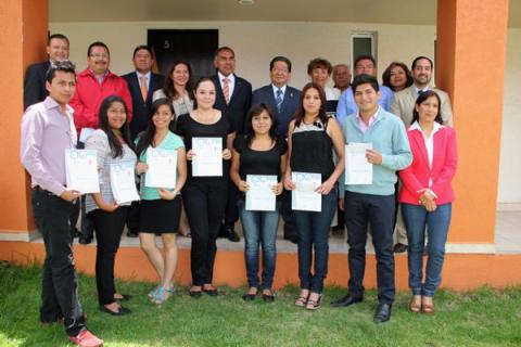 Recibieron estudiantes de la UAT becas por su participación en el programa “Mi Primera Empresa” de FESE
