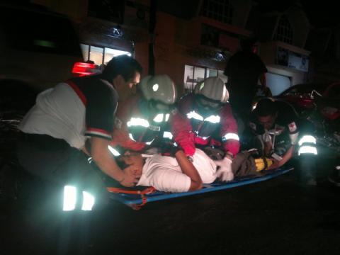 Aparatoso accidente deja motociclista lesionado imagen 2