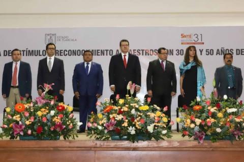 Destaca gobernador Marco Mena labor de docentes tlaxcaltecas imagen 1