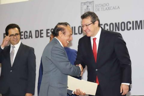 Destaca gobernador Marco Mena labor de docentes tlaxcaltecas imagen 2