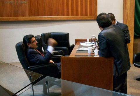 Buscaran diputados meter en cintura a MGZ