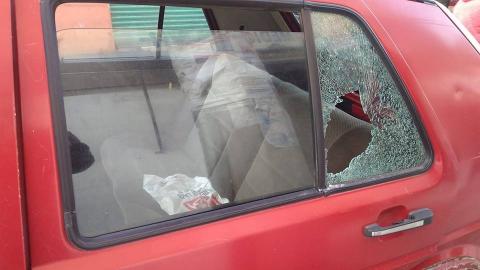 Roban llantas y dan cristalazo en el centro de Zacatelco imagen 1
