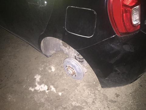 Roban llantas y dan cristalazo en el centro de Zacatelco imagen 3