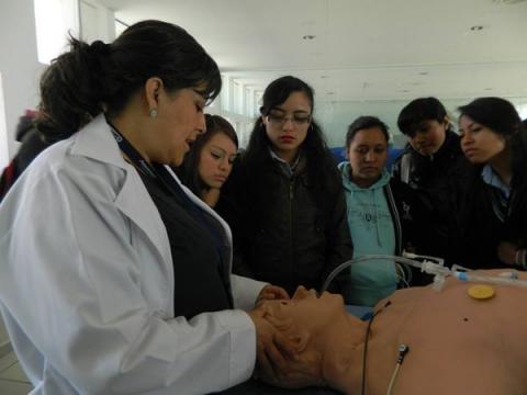 Alumnos de la Preparatoria Latinoamericana visitan instalaciones de la UMT imagen 1