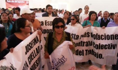 Huye Directora General del COBAT ante reclamos de maestros