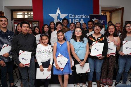 Clausura el Centro Education USA club de conversación en inglés