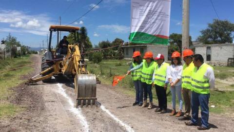 Se lleva a cabo banderazo de tres obras en Tequexquitla imagen 1