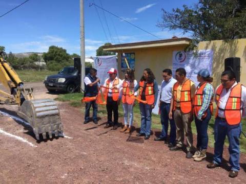Se lleva a cabo banderazo de tres obras en Tequexquitla imagen 2