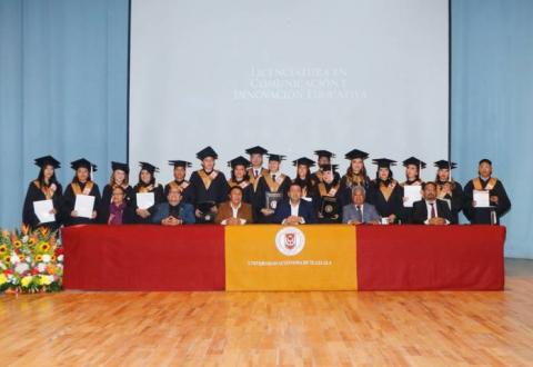 Egresan nuevos profesionistas de Ciencias de la Educación de la UATx imagen 1