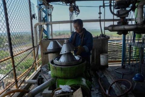 Empresas azucareras mexicanas reconvierten su producción para fabricar gel antibacterial