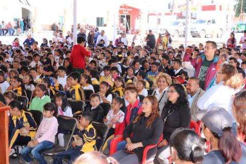 El Charlatán de Guatemala llego a Xicohtzinco y reunió a más de 1 mil niños imagen 4