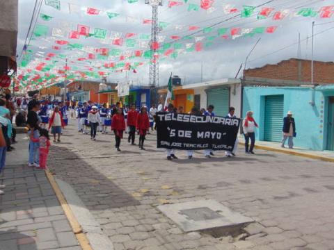 Gómez Sanluis encabezó desfile patriótico del 16 de septiembre imagen 2
