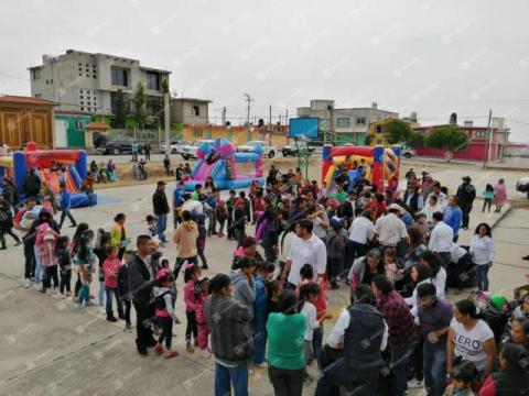 Alcalde lleva felicidad a los niños y niñas a sus comunidades en su día imagen 4