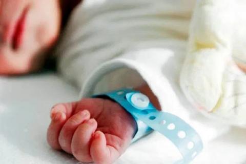 Padres demandan a Hospital por cambiar a su bebé: Hospital dará 155 mil dólares
