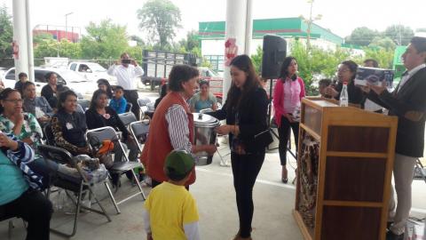 Festeja Ayuntamiento y SMDIF a los niños y mamas de Teacalco imagen 3