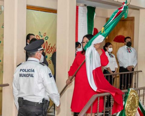 Laura Flores vitorea a héroes nacionales imagen 2