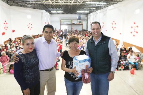 Festejan en Apizaquito y Texcalac el Día de las madres imagen 1