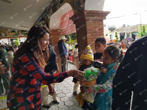 Alcalde lleva felicidad a los niños y niñas a sus comunidades en su día imagen 5