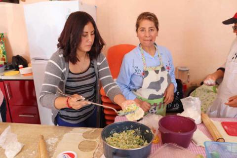 Continúa Profeco capacitación a pobladores de Xicohtzinco para la elaboración de alimentos imagen 4