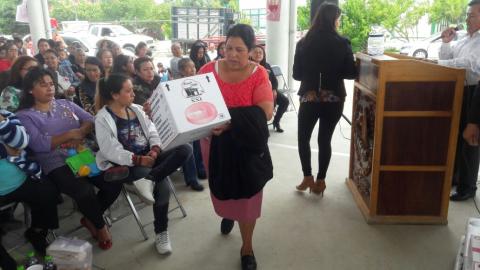 Festeja Ayuntamiento y SMDIF a los niños y mamas de Teacalco imagen 4
