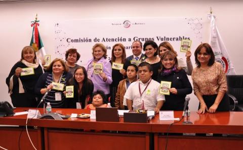Lorena Cuéllar propone pensión alimentaria a personas con discapacidad