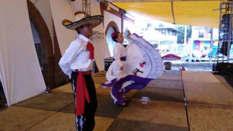 Alcalde promueve la danza regional en la feria de Tocatlan imagen 2
