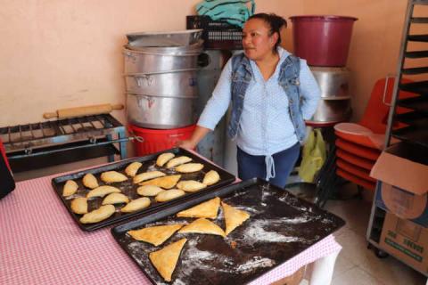 Continúa Profeco capacitación a pobladores de Xicohtzinco para la elaboración de alimentos imagen 1
