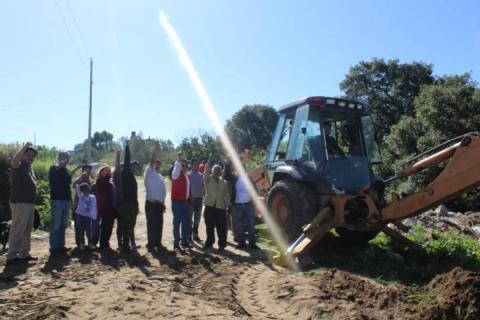 Valencia Muñoz acerca servicio básico a la calle nueva del panteón imagen 2