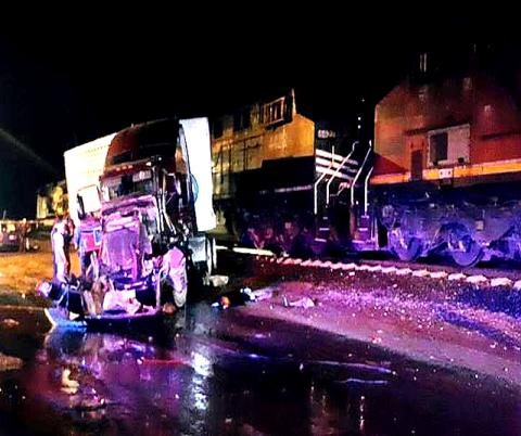 Arrolla “La Bestia” a tracto camión en Huamantla imagen 1