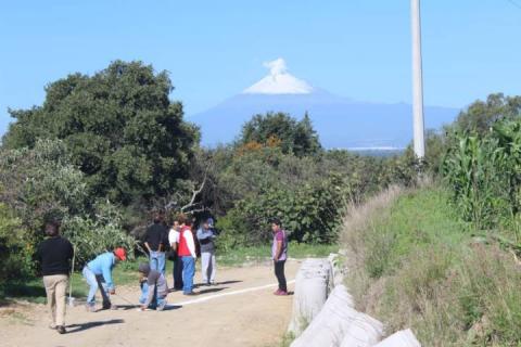 Valencia Muñoz acerca servicio básico a la calle nueva del panteón imagen 3