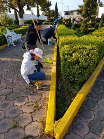Alcalde mejora la imagen urbana de la plaza principal con faenas de limpieza imagen 2