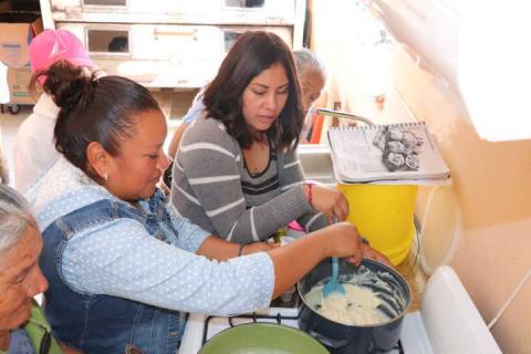 Continúa Profeco capacitación a pobladores de Xicohtzinco para la elaboración de alimentos imagen 3
