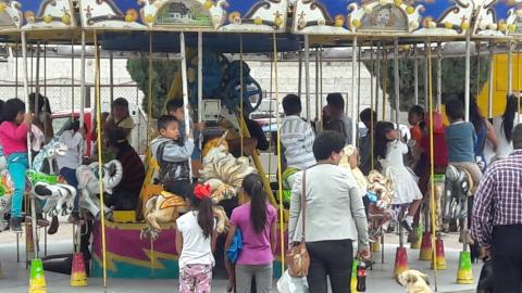 Festeja Ayuntamiento y SMDIF a los niños y mamas de Teacalco imagen 1