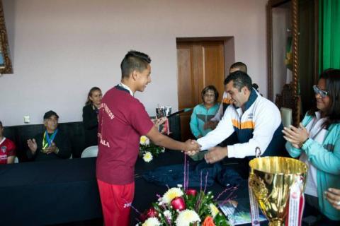 Alcalde galardono lo mejor del deporte municipal 2017 imagen 3