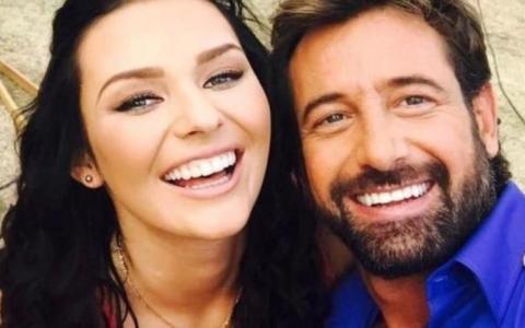 Gabriel Soto manda a Geraldine a lavar los platos sucios en casa