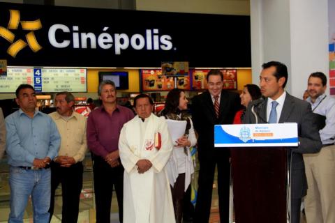 Inaugura Orlando Santacruz primera etapa de Plaza Apizaco imagen 1